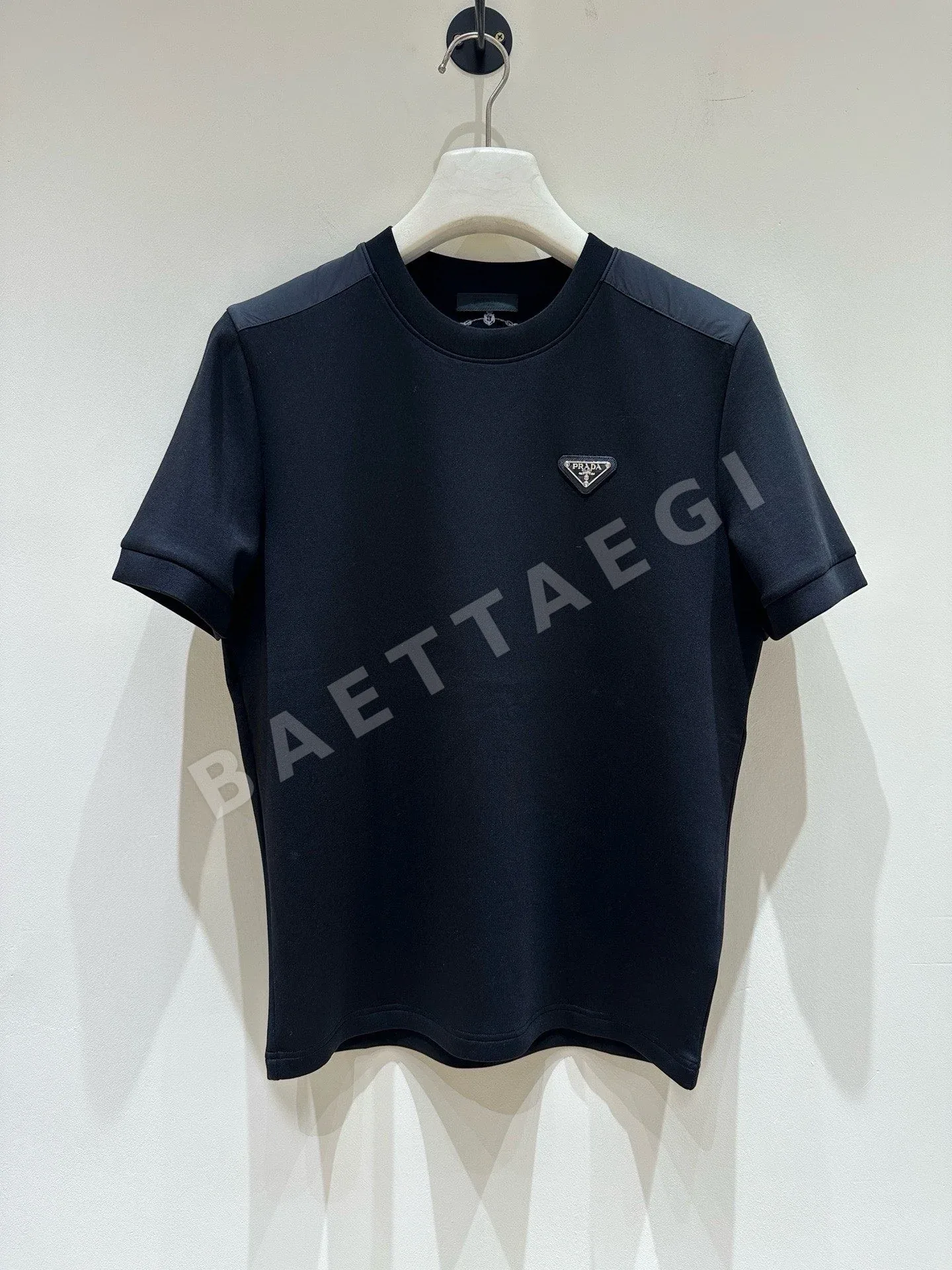 프라다 크루넥 스트레치 니트 반팔 티셔츠 P240