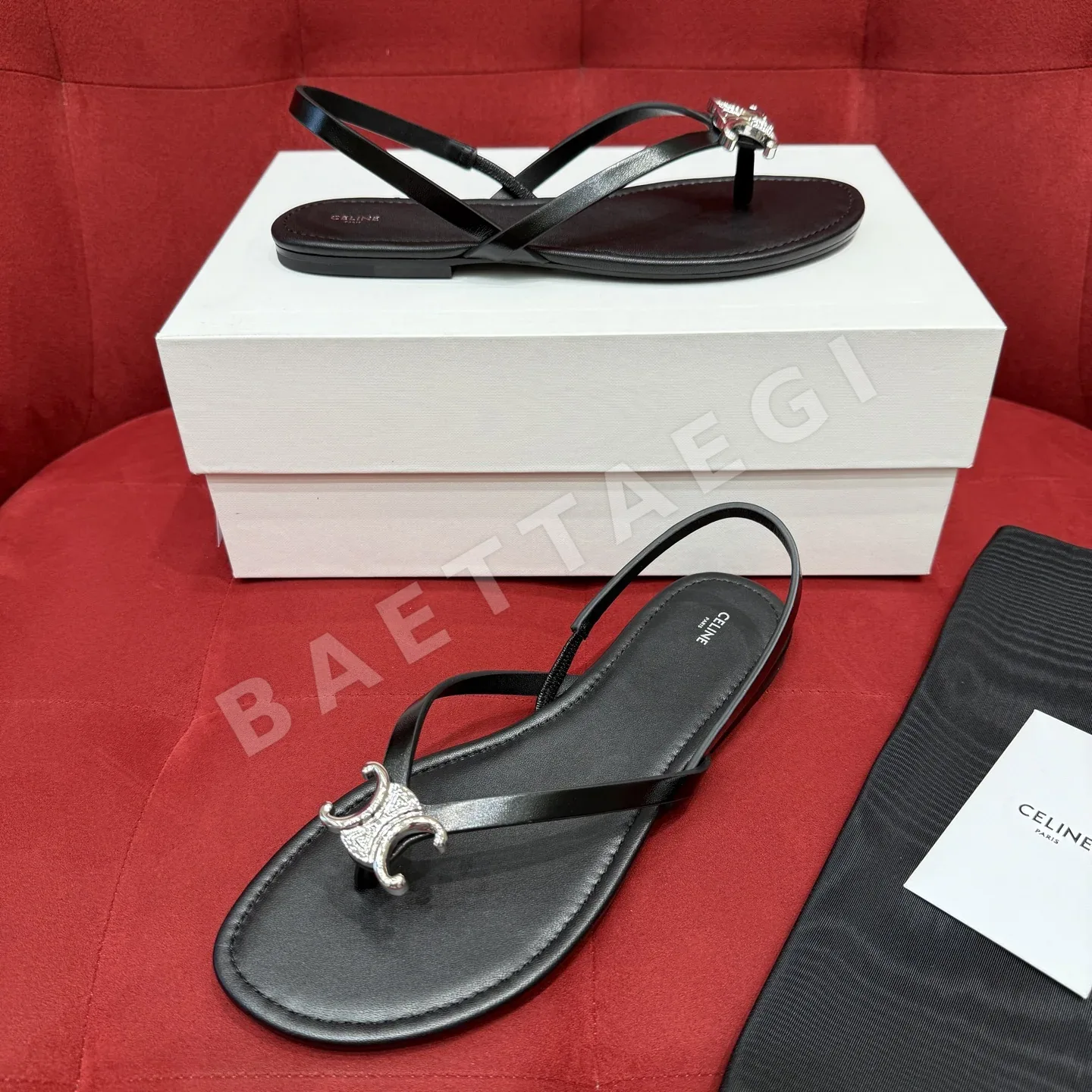 셀린느 BIKI 메탈 로고 플립플롭 샌들 98210