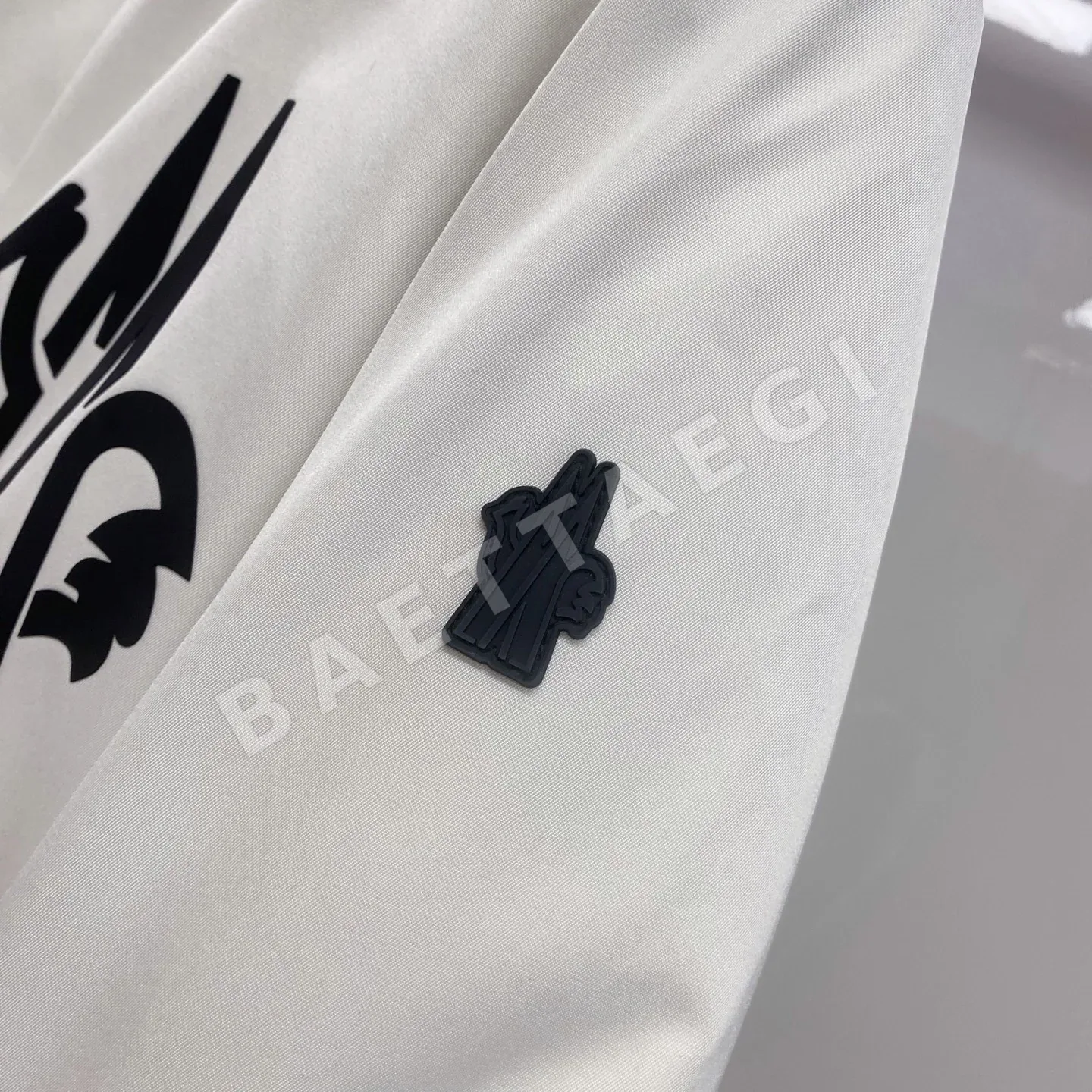 몽클레르 그레노블(Moncler Grenoble) 기능성 후드 스키 자켓 다운 패딩 상세 이미지 5