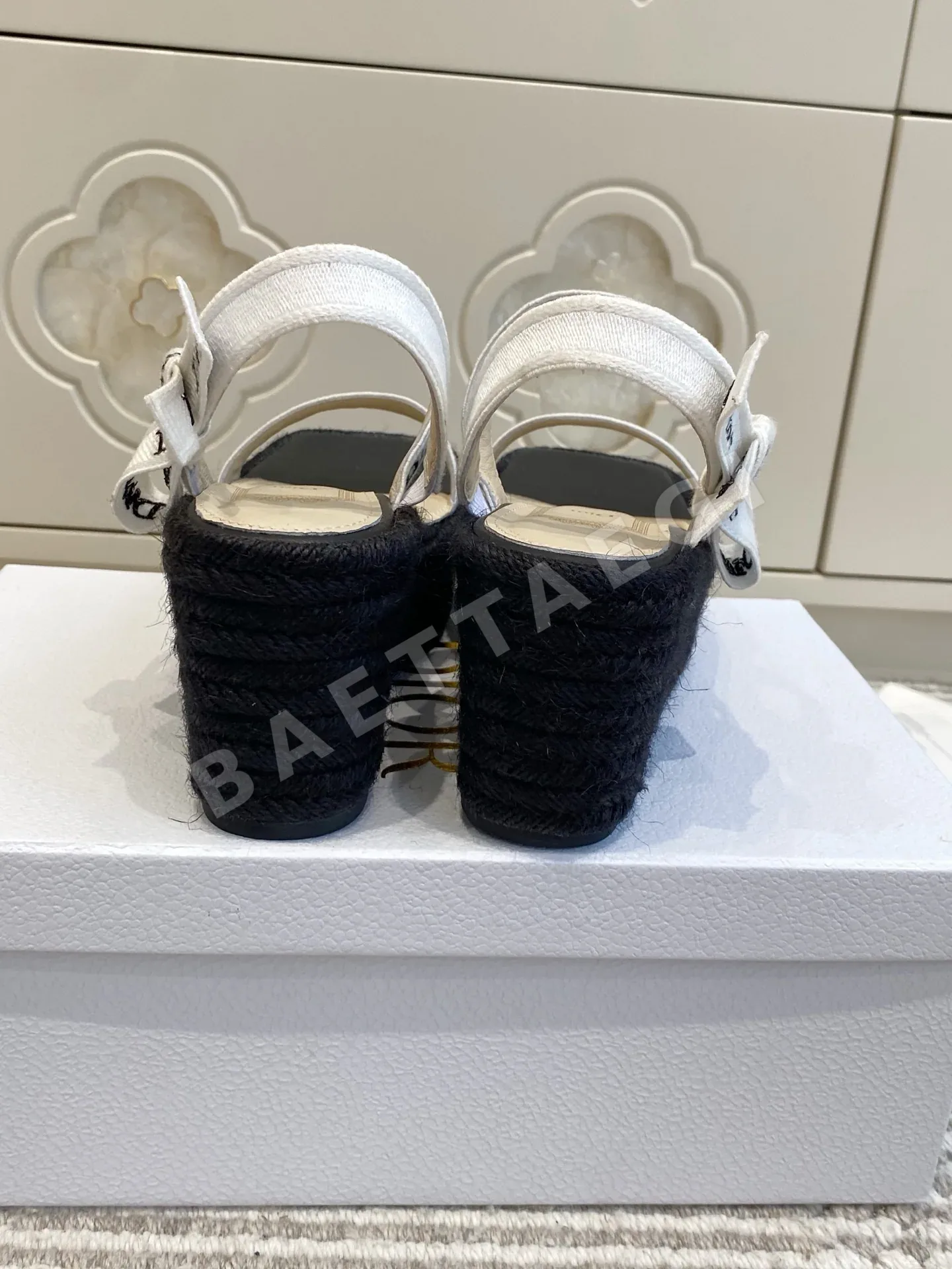 디올 더블 스트랩 웨지힐 샌들 상세 이미지 8
