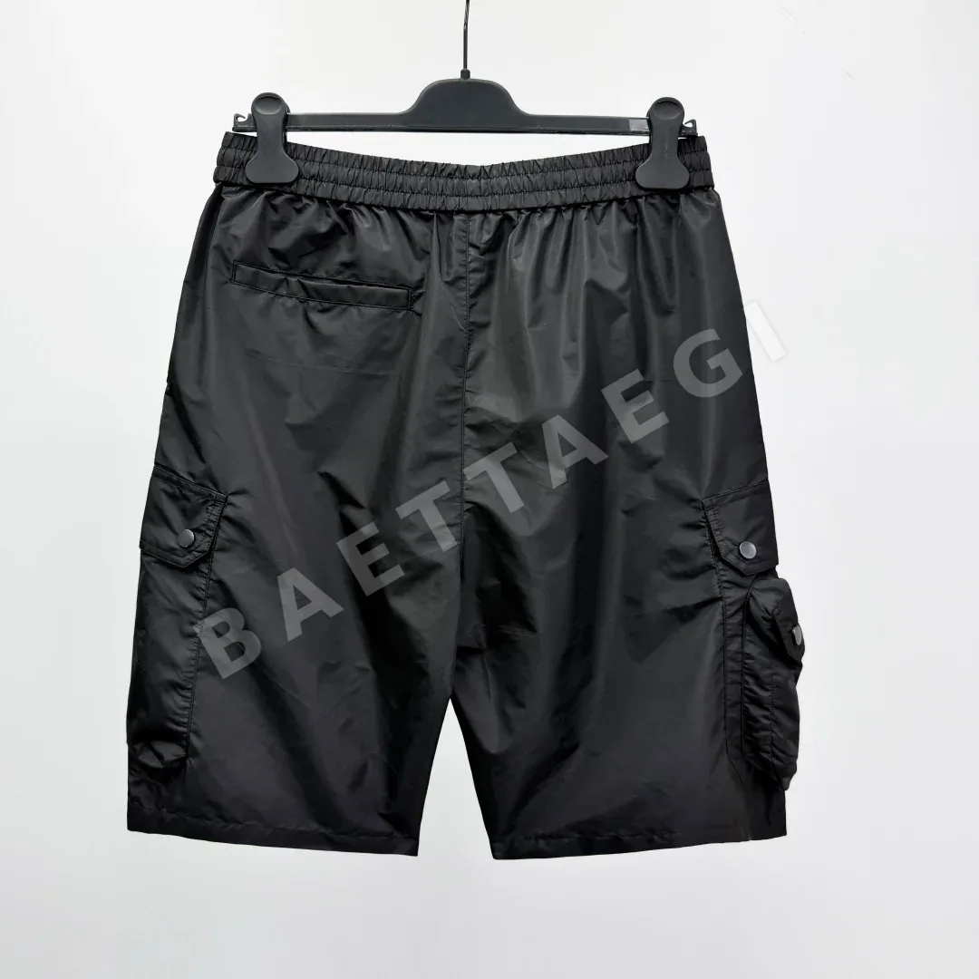 프라다 Re-Nylon 로고 집업 반바지 상세 이미지 2