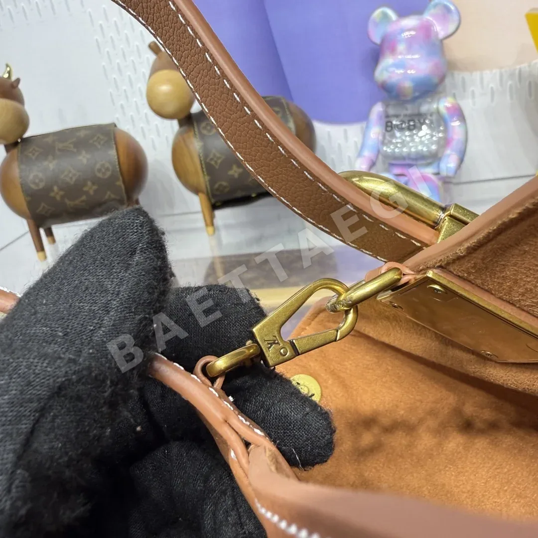 루이비통 로우 키 올 인 BB 꼬냑 브라운 M25543 상세 이미지 8