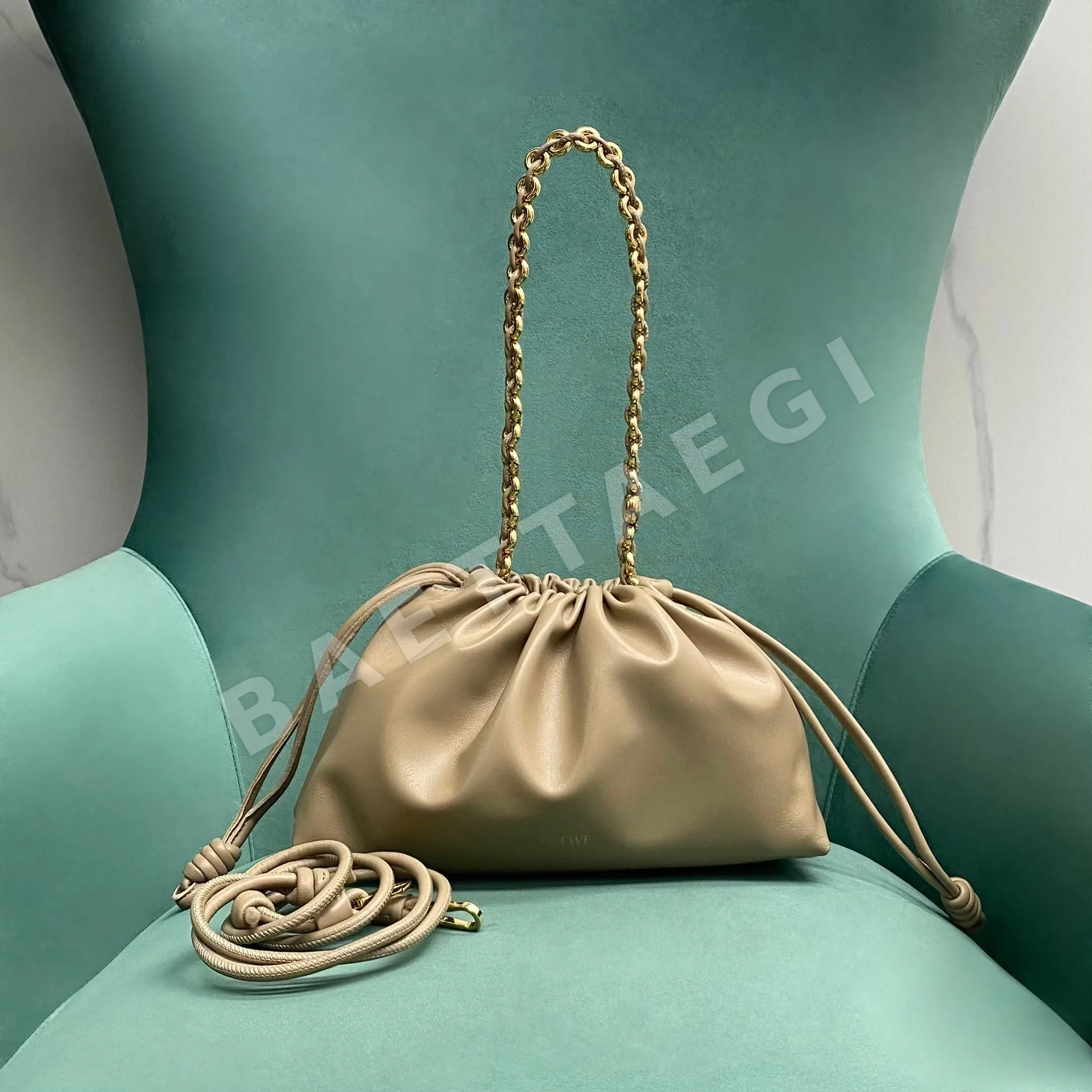 로에베 플라멩코 램스킨 드로스트링 숄더백 77231