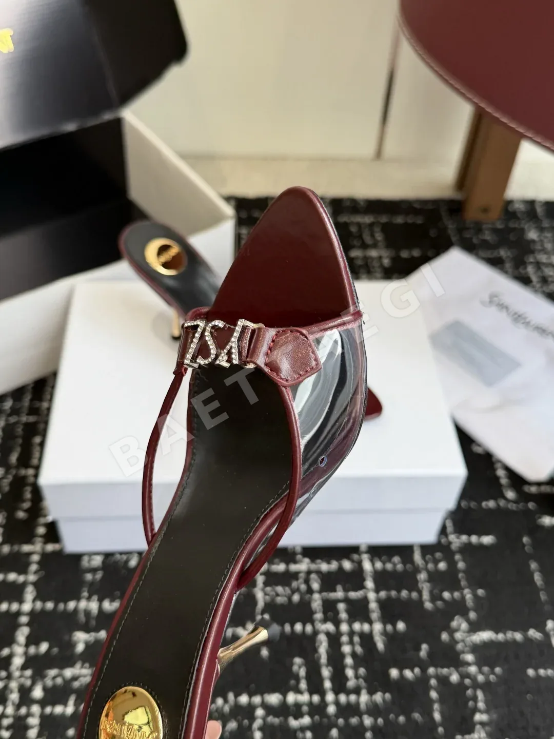 생로랑 YSL 큐빅 버클 클래식 하이힐 상세 이미지 2