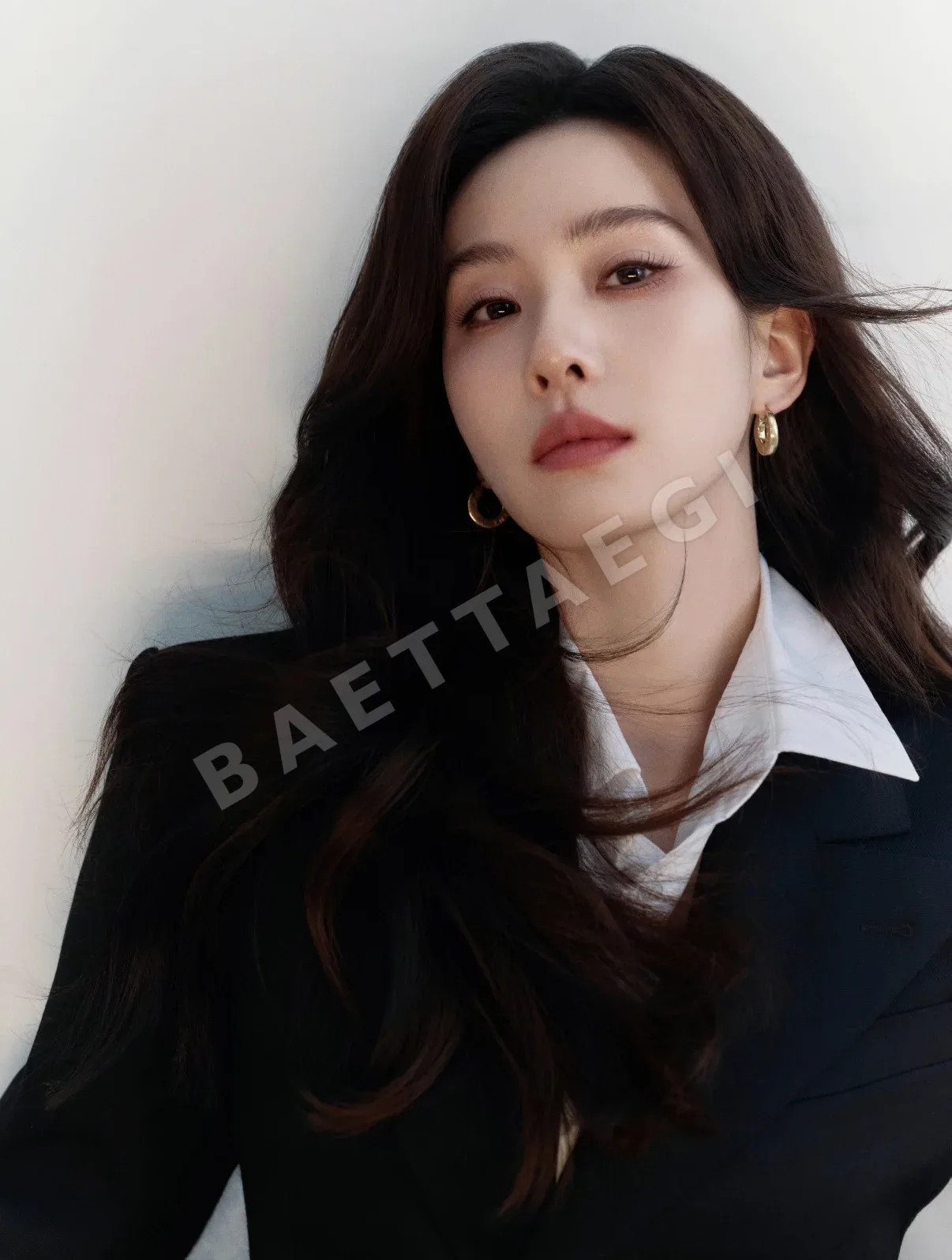 셀린느 개선문 레터 골드 후프 귀걸이 상세 이미지 9