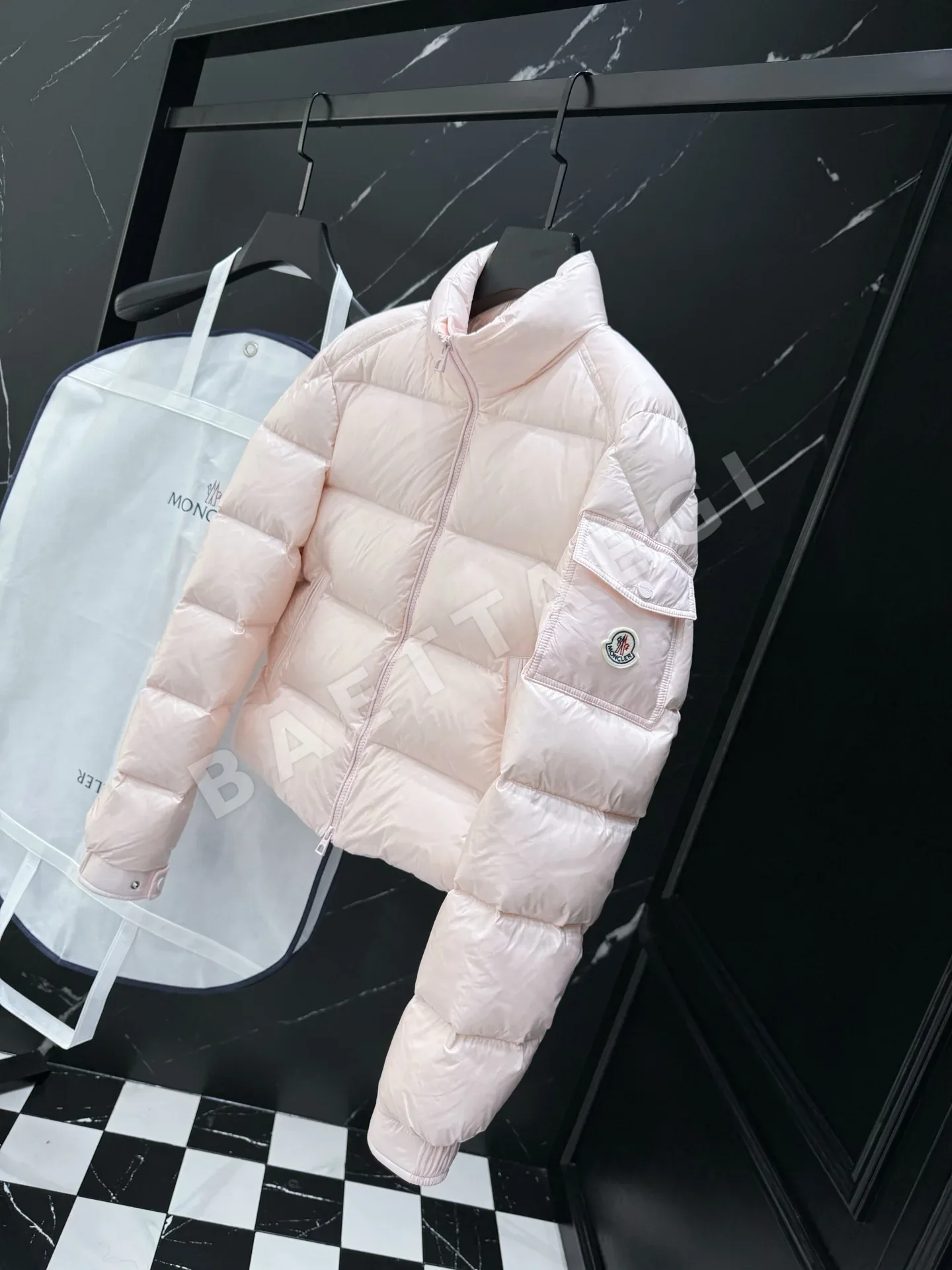 몽클레르 여성 덕다운 패딩 상세 이미지 2