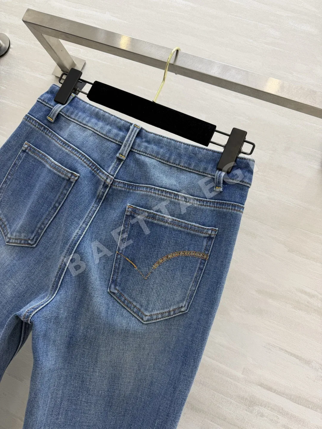 생로랑 하이웨이스트 플레어 여성 바지 상세 이미지 4