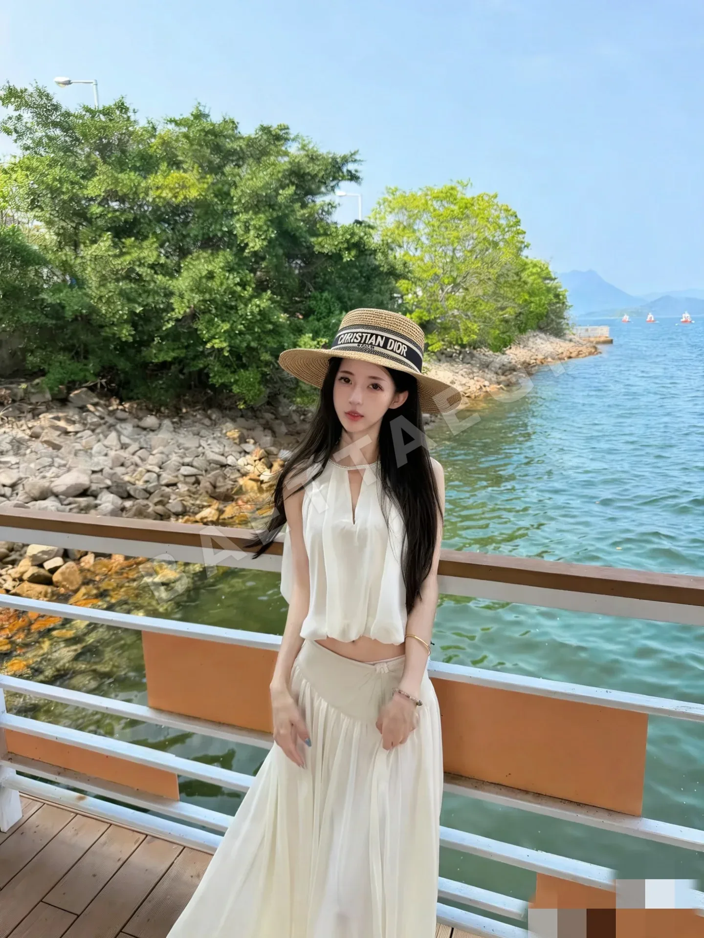 디올 웨빙 플랫 탑 스트로 모자 133638