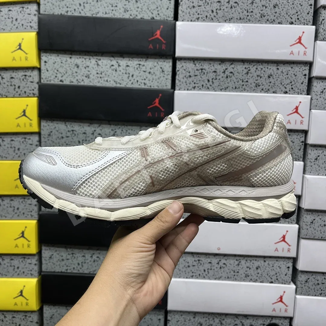 아식스 [ZC] 젤 카야노 12.1 1203B144-100 200426 Asics Gel-Kayano 12.1 Kith Paragon 상세 이미지 9