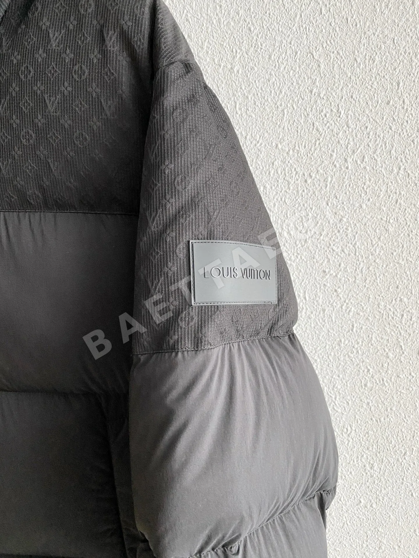 루이비통 후드 다운 패딩 점퍼 상세 이미지 23
