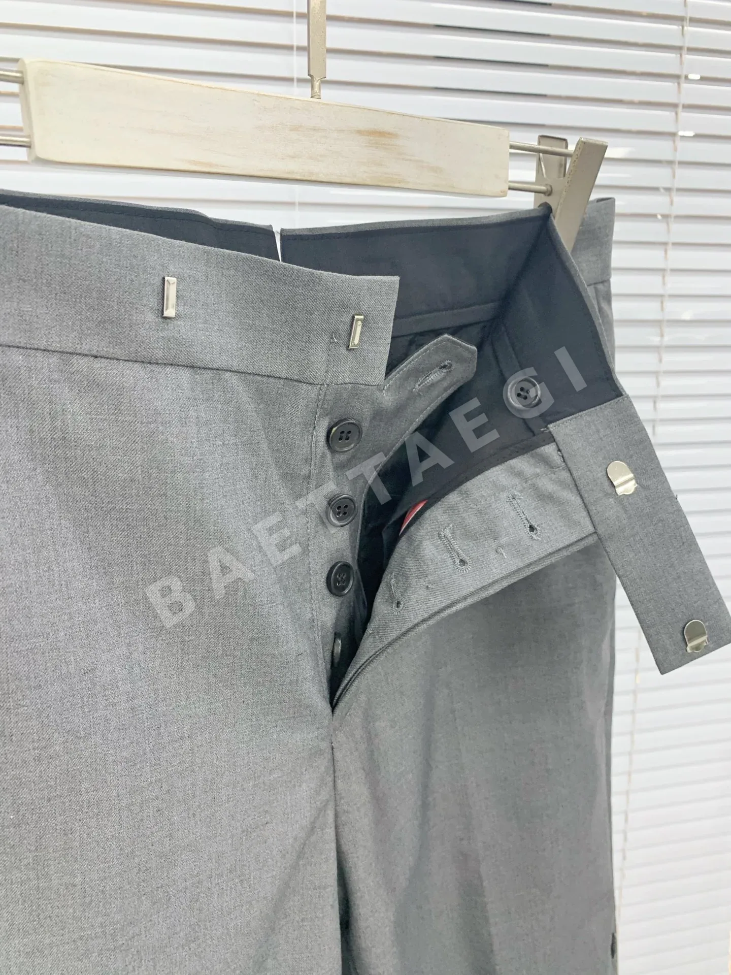 톰브라운 클래식 수트 남성 반바지 상세 이미지 4