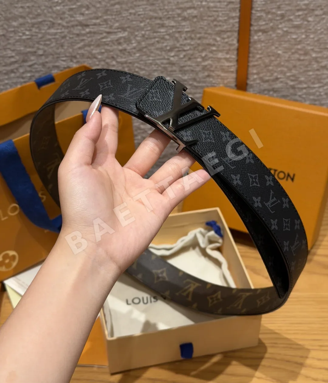 루이비통 이니셜 40mm 리버시블 벨트 상세 이미지 5