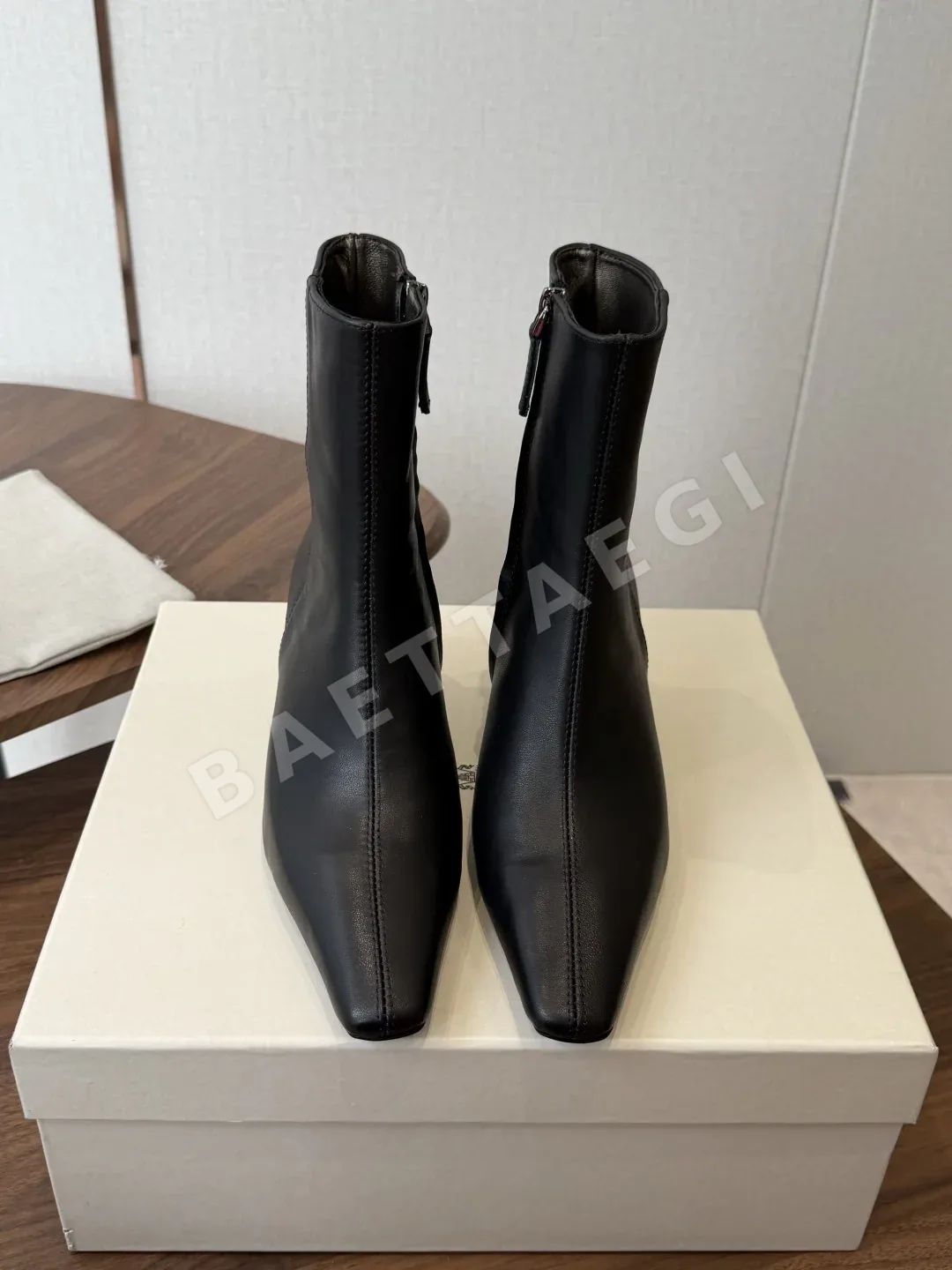 브루넬로쿠치넬리 포인티드 토 스틸레토 힐 미드카프 부츠 151501