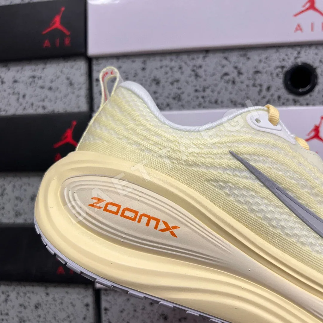 나이키 [XY] 보메로 플러스 IM5020-100 201238 Nike Vomero Plus 상세 이미지 7