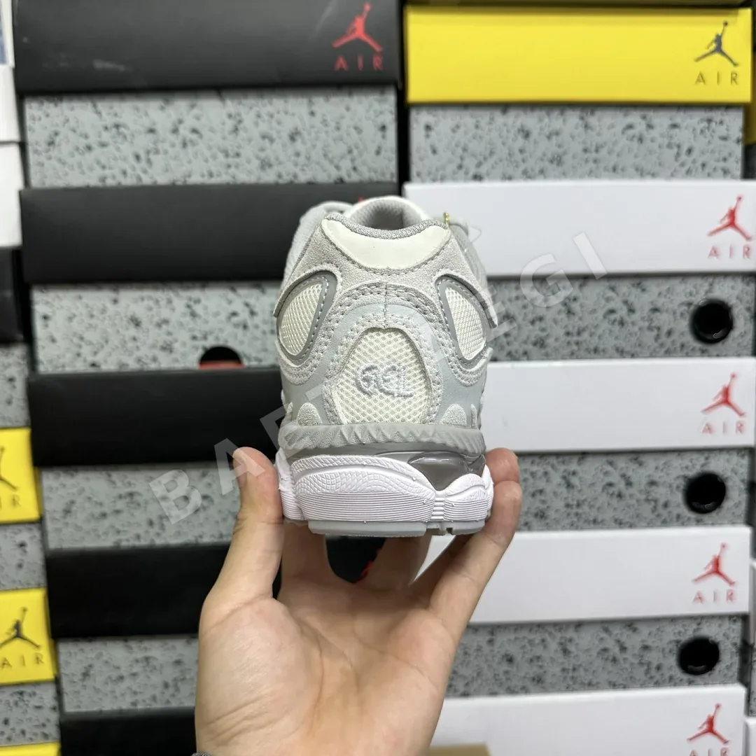 아식스 [WZ] 젤 NYC 1203A663-101 200389 Asics Gel-NYC Cream Cloud Grey 상세 이미지 4