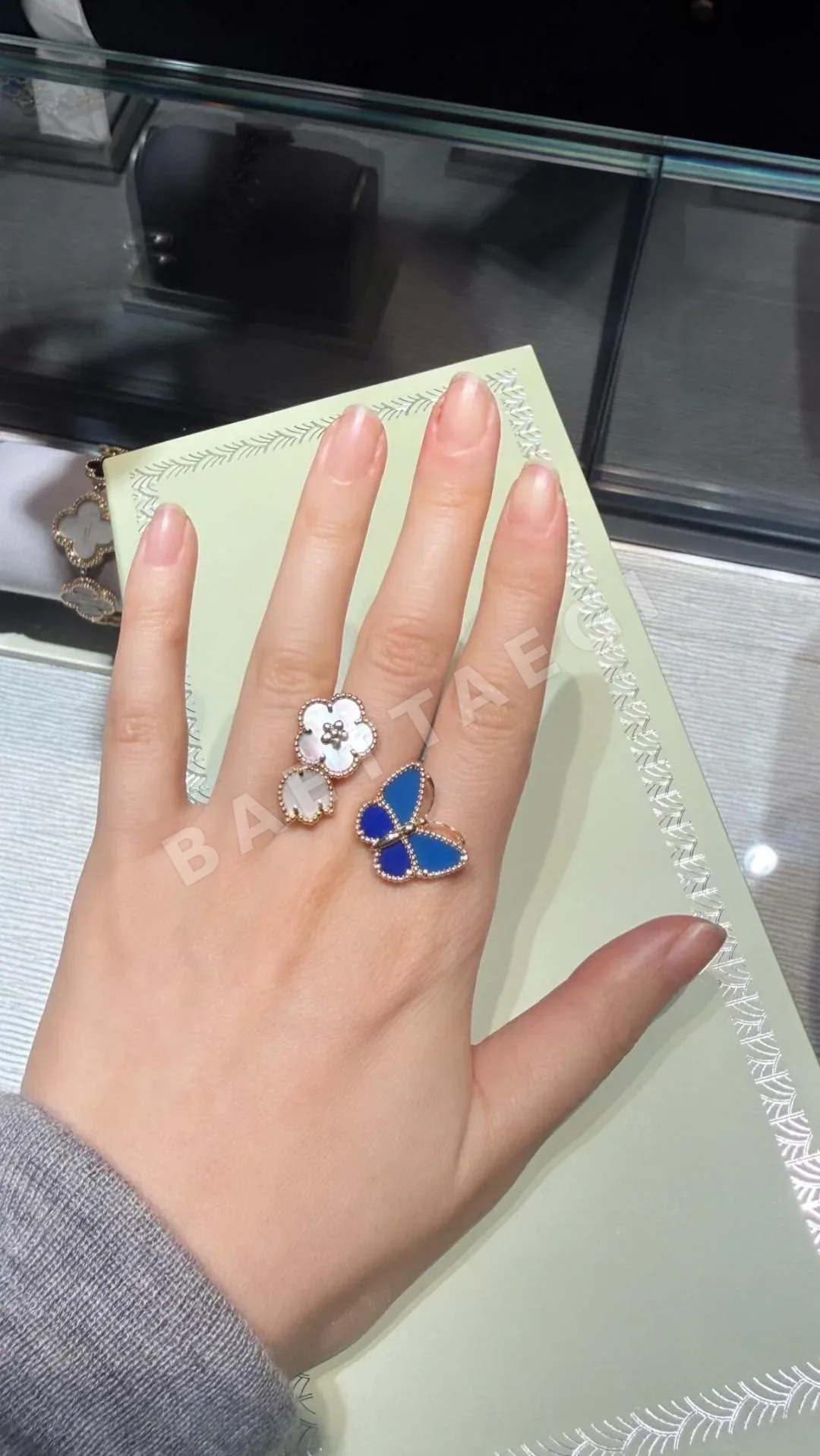 반클리프앤아펠 나비 모티브 골드 반지 상세 이미지 2