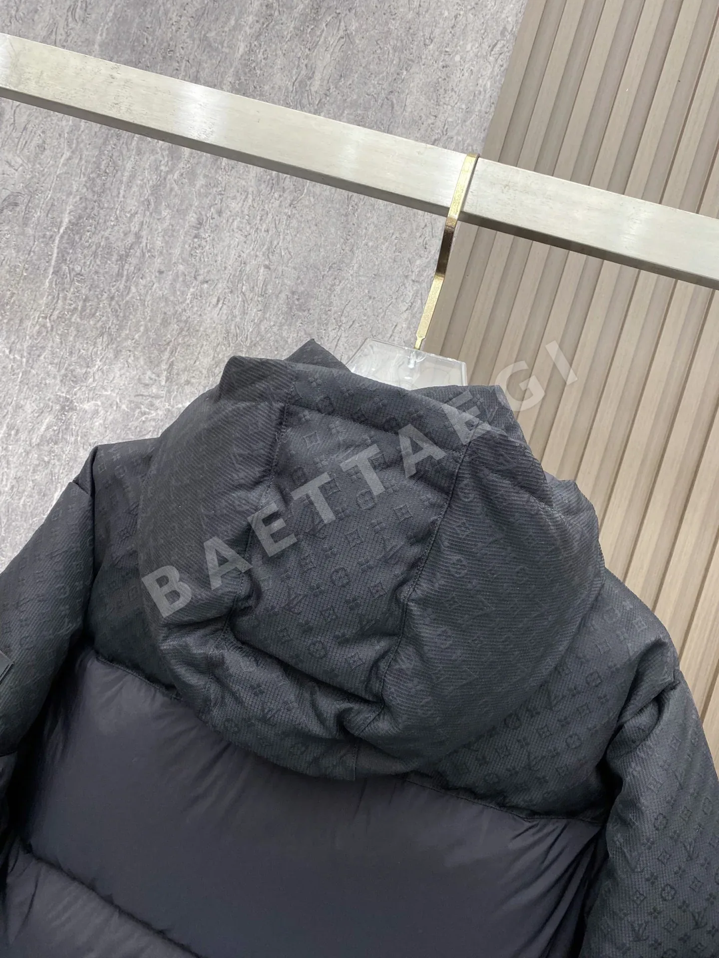 루이비통 컬러블록 모노그램 남성 다운 패딩 상세 이미지 3