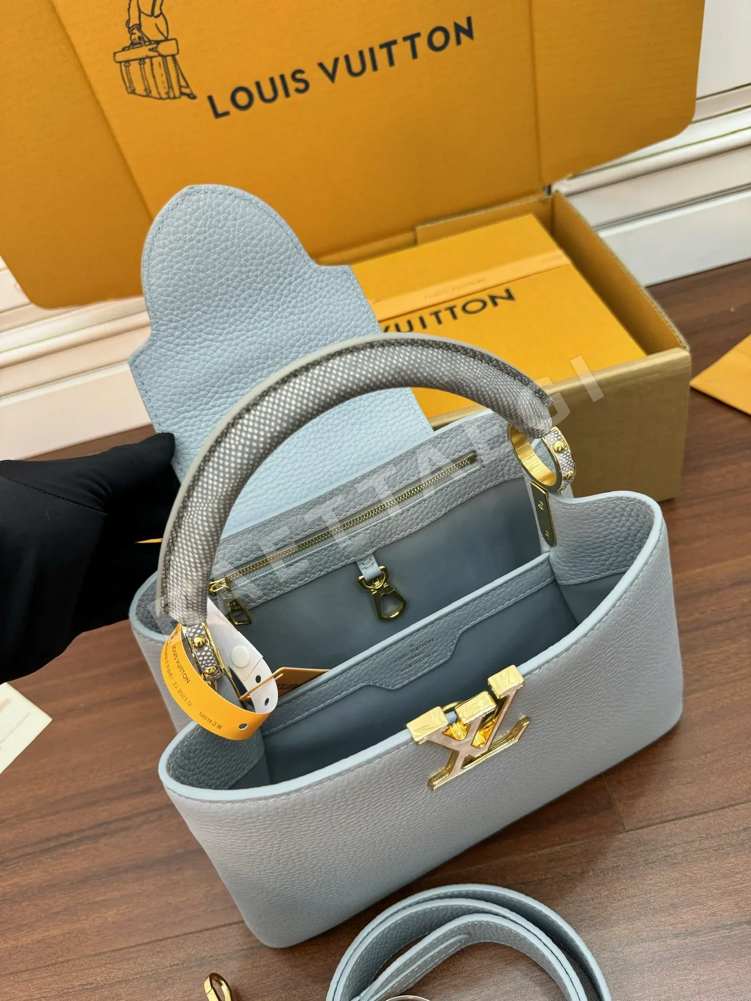 루이비통 M21166 가죽 가방 상세 이미지 7