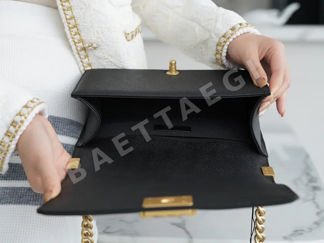 샤넬 보이백 블랙 금장 가방 상세 이미지 7