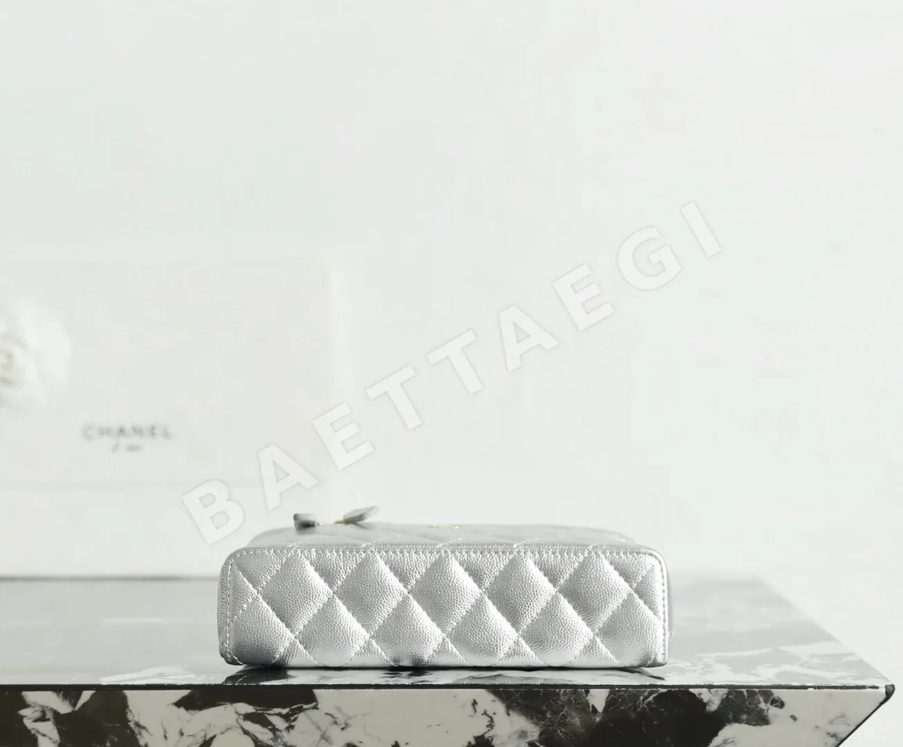 샤넬 메탈릭 실버 박스 체인백 여성 가방 상세 이미지 7