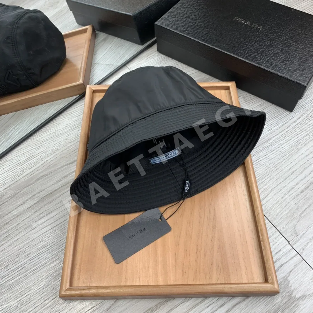 프라다 양면 삼각로고 버킷햇 상세 이미지 6