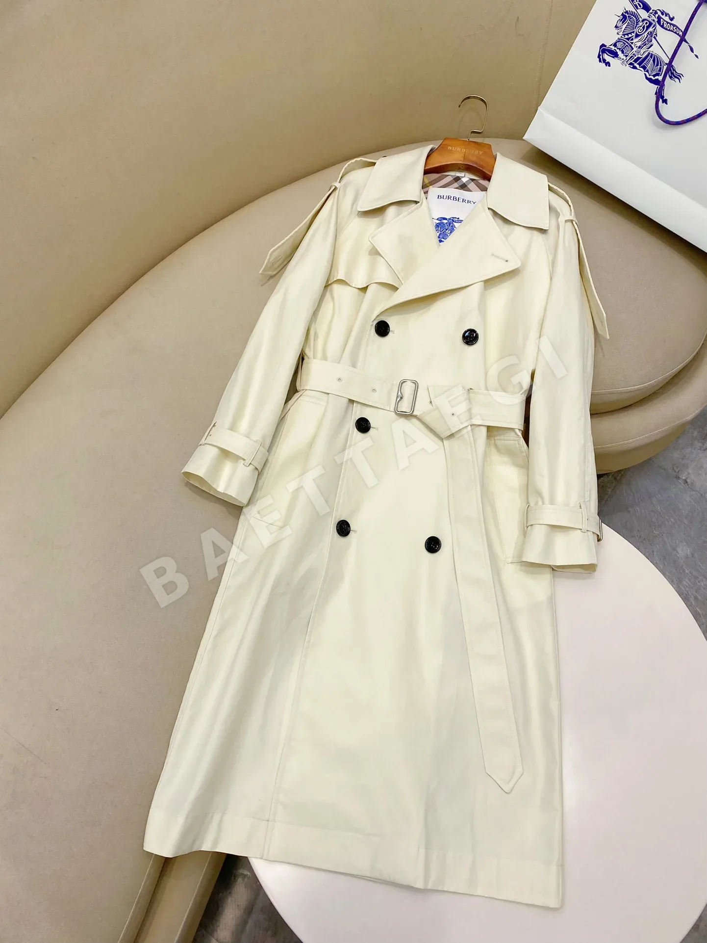 버버리 더블 브레스티드 타이웨이스트 롱 트렌치코트 상세 이미지 5