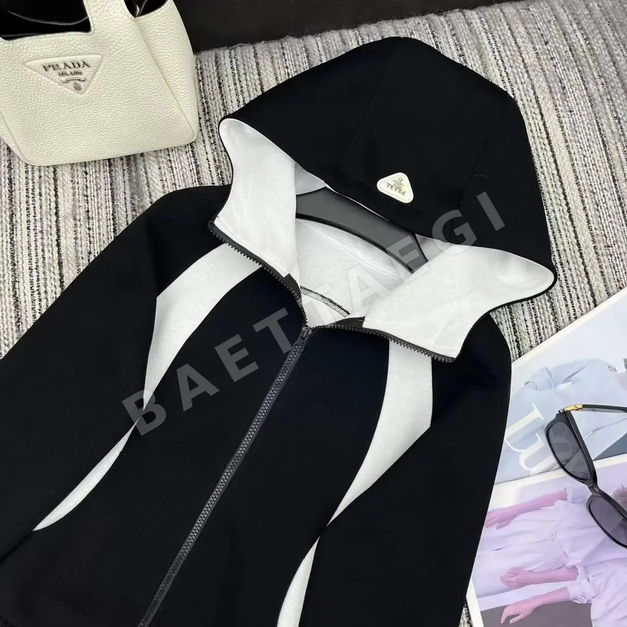 프라다 후드 컬러 블록 카디건 자켓 상세 이미지 5