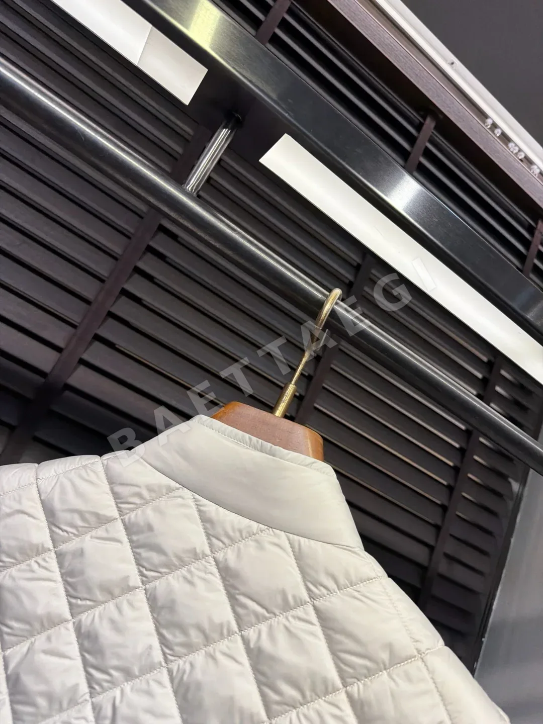 몽클레르 M9631 남성 다운 베스트 상세 이미지 9