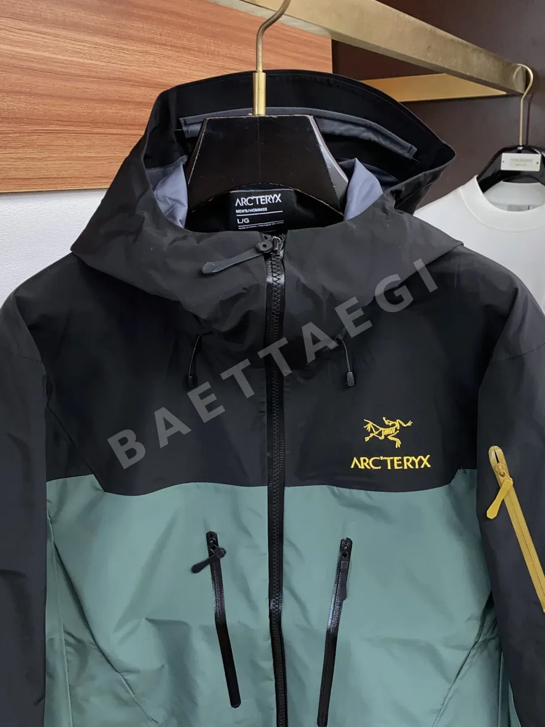 아크테릭스 알파 SV GORE-TEX 프로 방수 하드쉘 자켓 상세 이미지 2