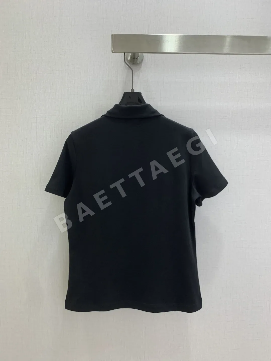 루이비통 스탠드 카라 지퍼업 반팔 티셔츠 상세 이미지 9