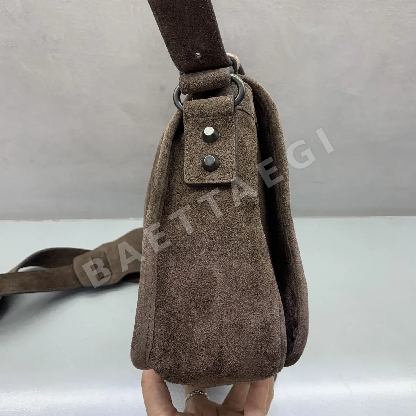 발렌시아가 플랩 메신저 가방 상세 이미지 3