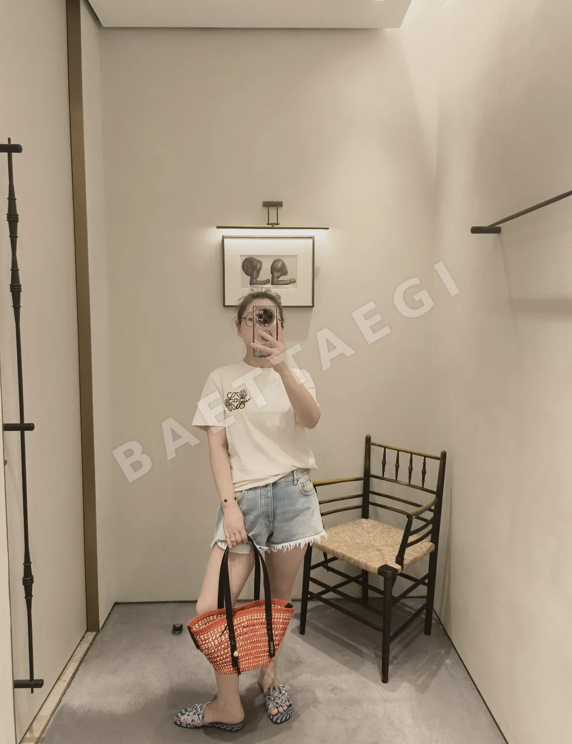 로에베 베이지 꽃무늬 자수 반팔 티셔츠 상세 이미지 6