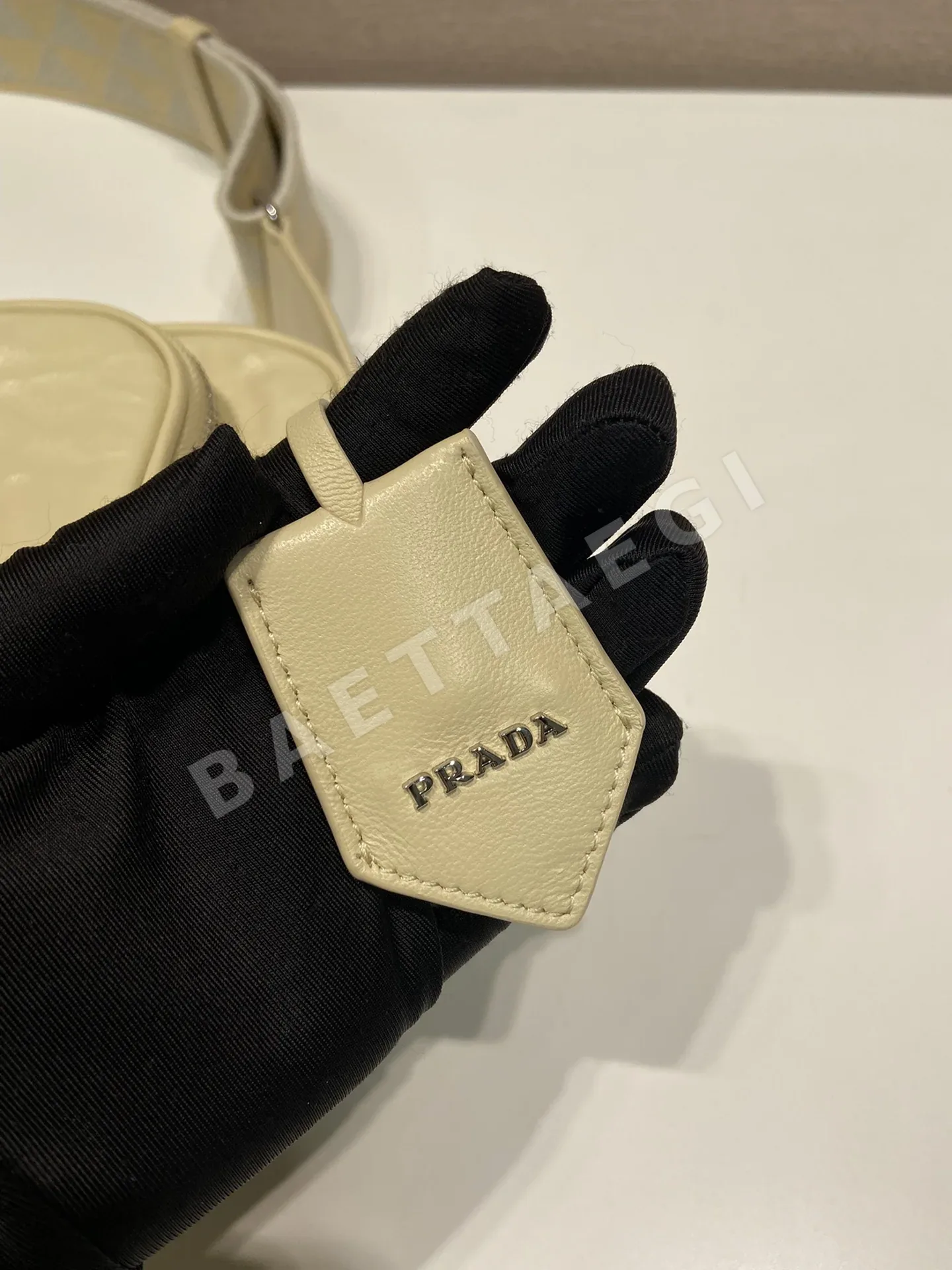 프라다 램스킨 플리츠 보스턴 백 1BH198 상세 이미지 8