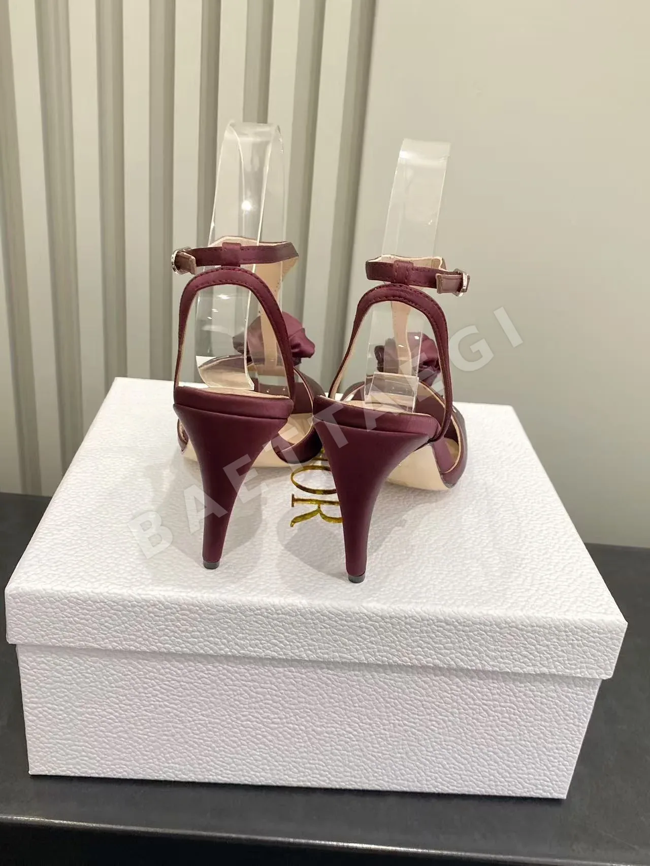 디올 플라워 패턴 T스트랩 하이힐 상세 이미지 8