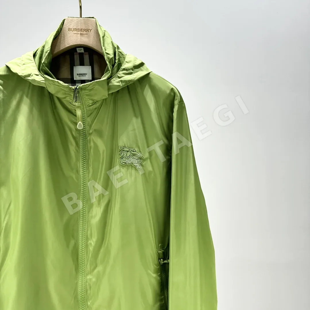 버버리 로고 패턴 후드 집업 자켓 상세 이미지 3