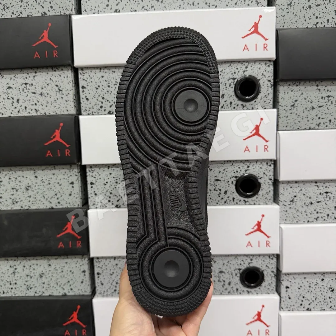 나이키 [MAX] 에어 포스 1 로우 CW2288-001 201084 Nike Air Force 1 Low '07 Black 상세 이미지 3