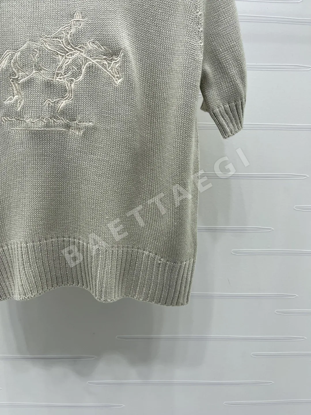 버버리 포니 자수 라운드넥 반팔 셔츠 상세 이미지 6