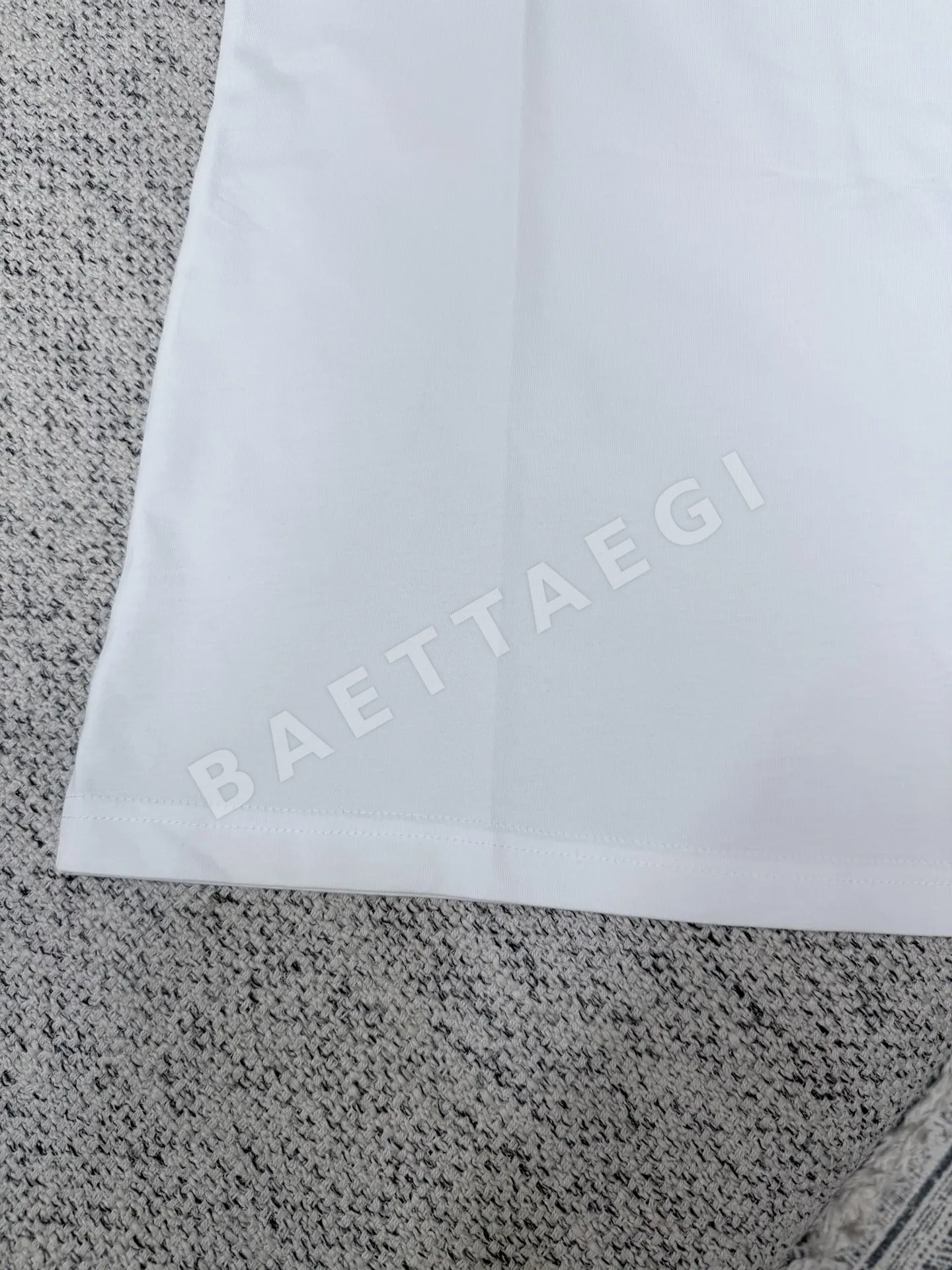 루이비통 코튼 자수 크루넥 반팔 티셔츠 상세 이미지 7