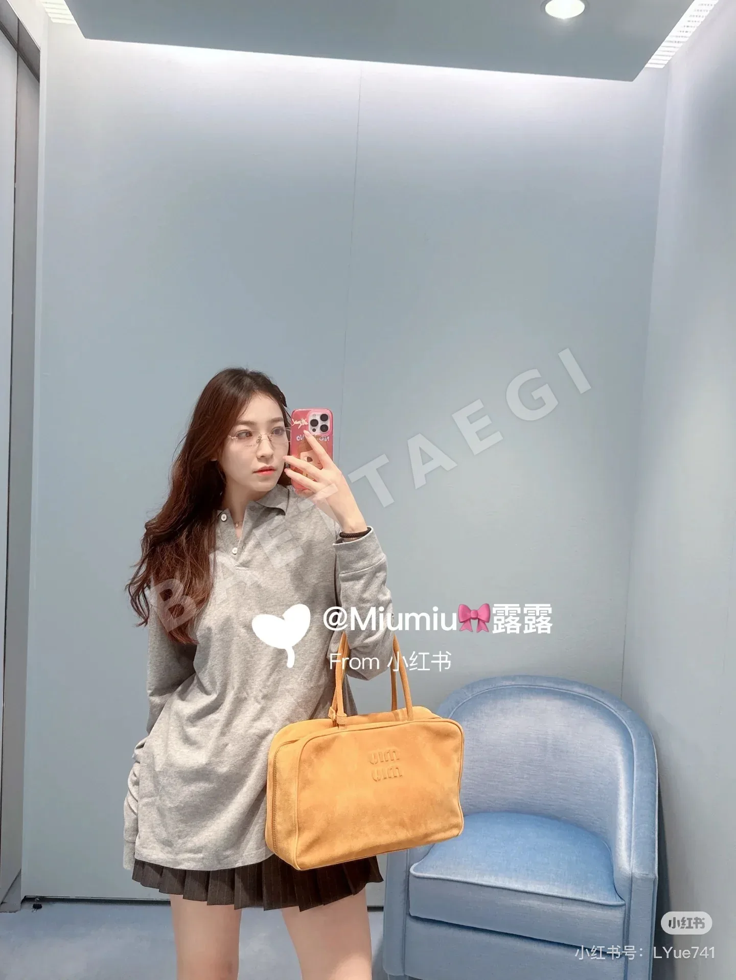 미우미우 로고 자수 오버핏 그레이 긴팔 폴로셔츠 상세 이미지 5