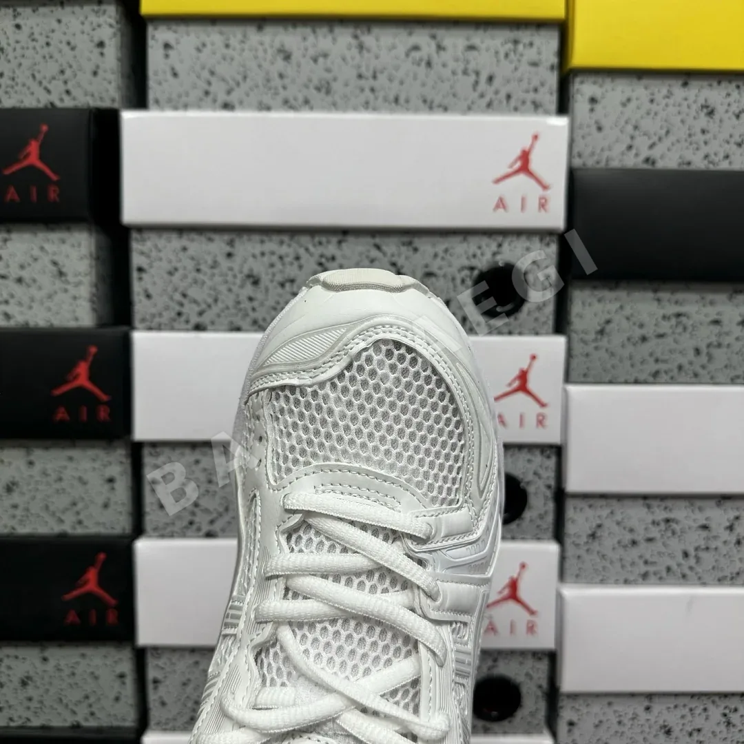 아식스 [LZ] 젤 카야노 14 1201A019-100 200561 Asics Gel-Kayano 14 Triple White 상세 이미지 2