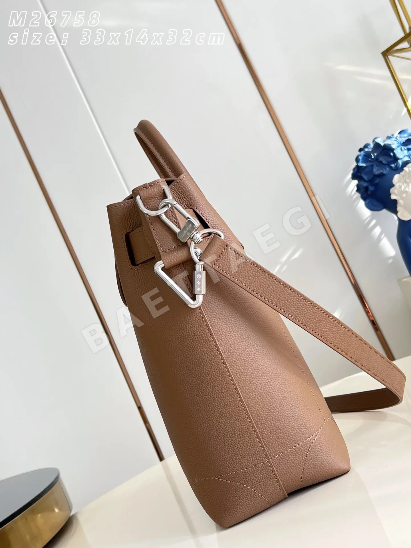 루이비통 M26758 브라운 핸드백 상세 이미지 9