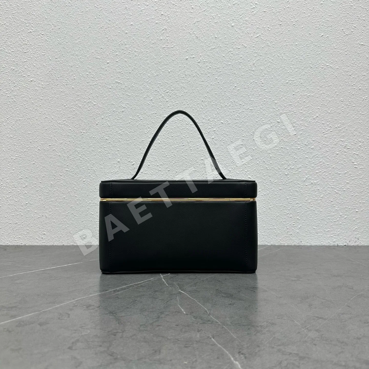 셀린느 렉탱글 서플 카프스킨 블랙 상세 이미지 3