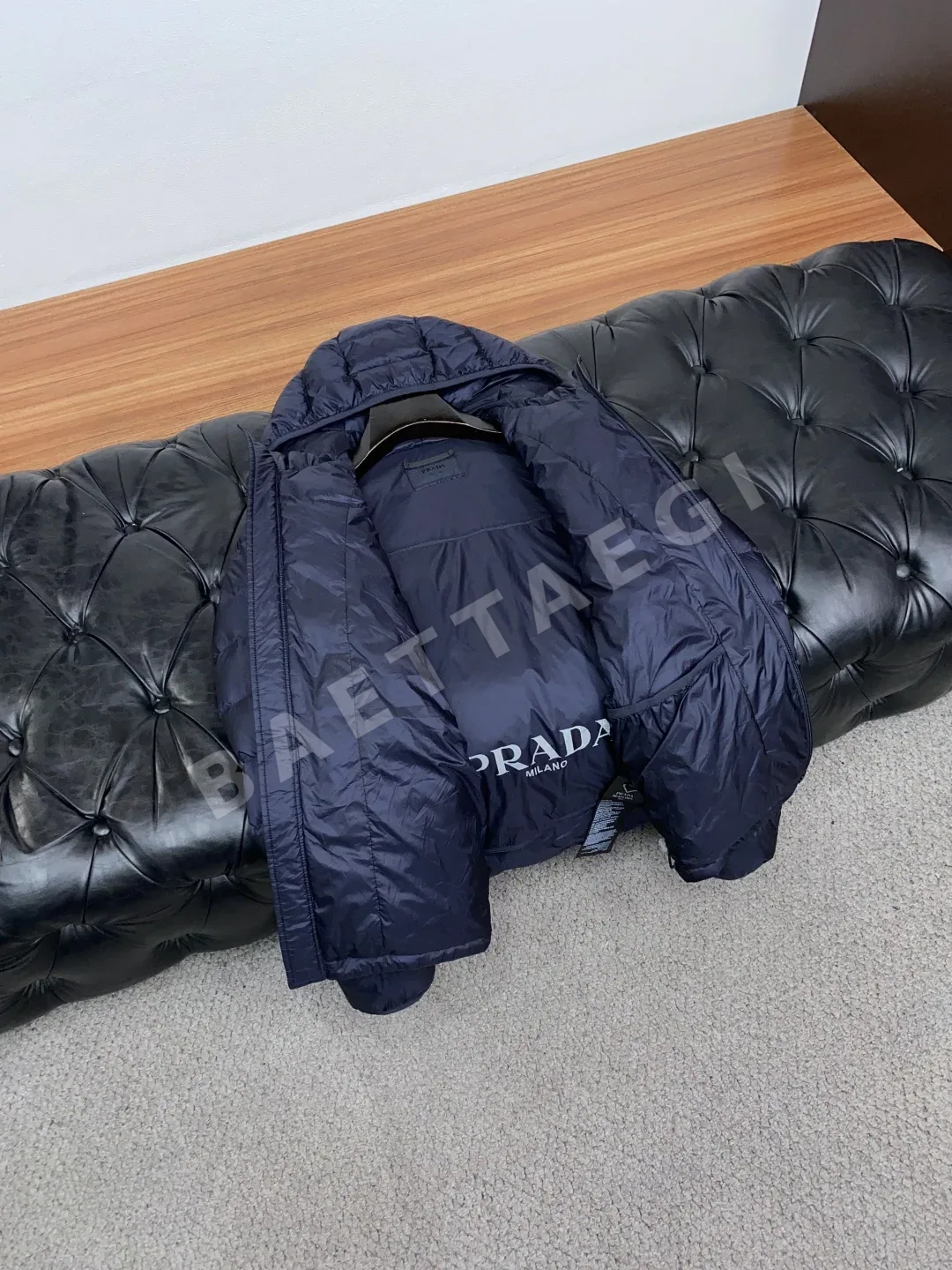 프라다 화이트 덕다운 남성 패딩 상세 이미지 7