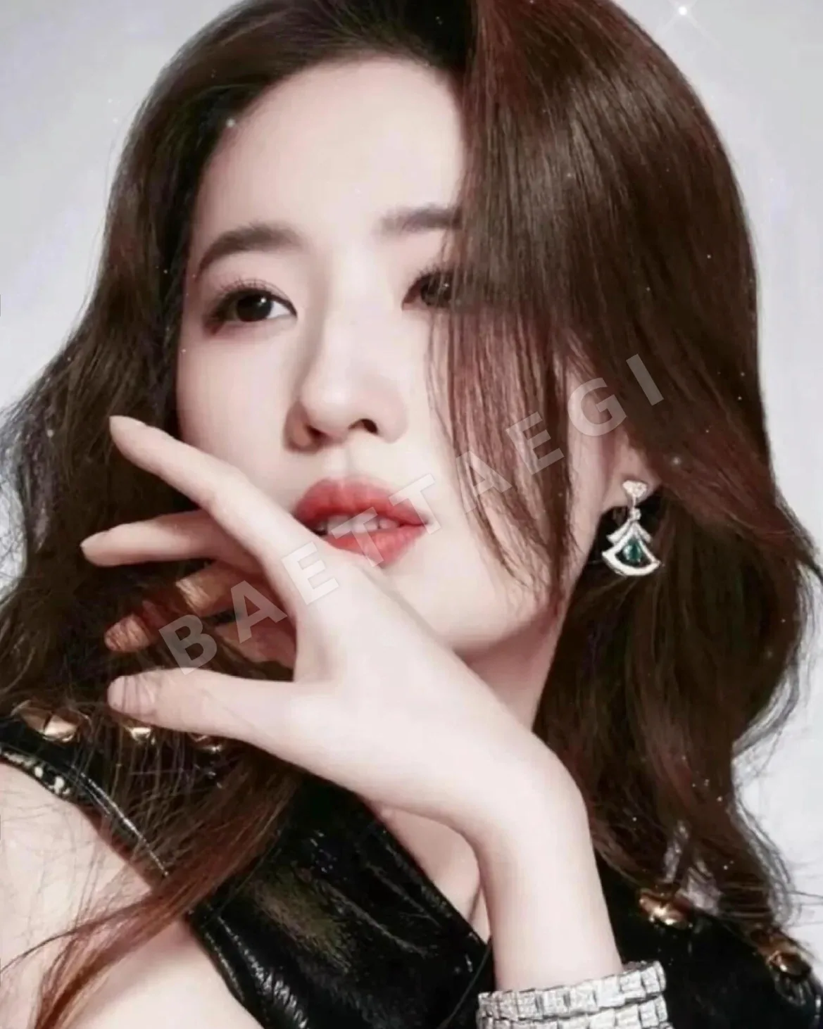 불가리 그린 지르콘 다이아몬드 장식 부채 귀걸이 상세 이미지 2