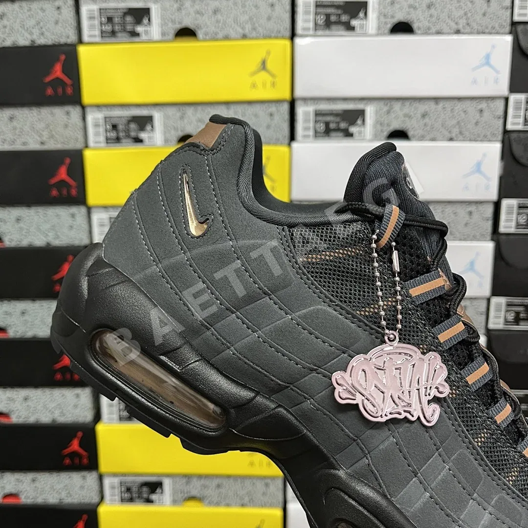 나이키 [GX] 에어 맥스 95 블랙 레드 그레이 HQ6457-001 201227 Nike Air Max 95 Central Cee Live 상세 이미지 7