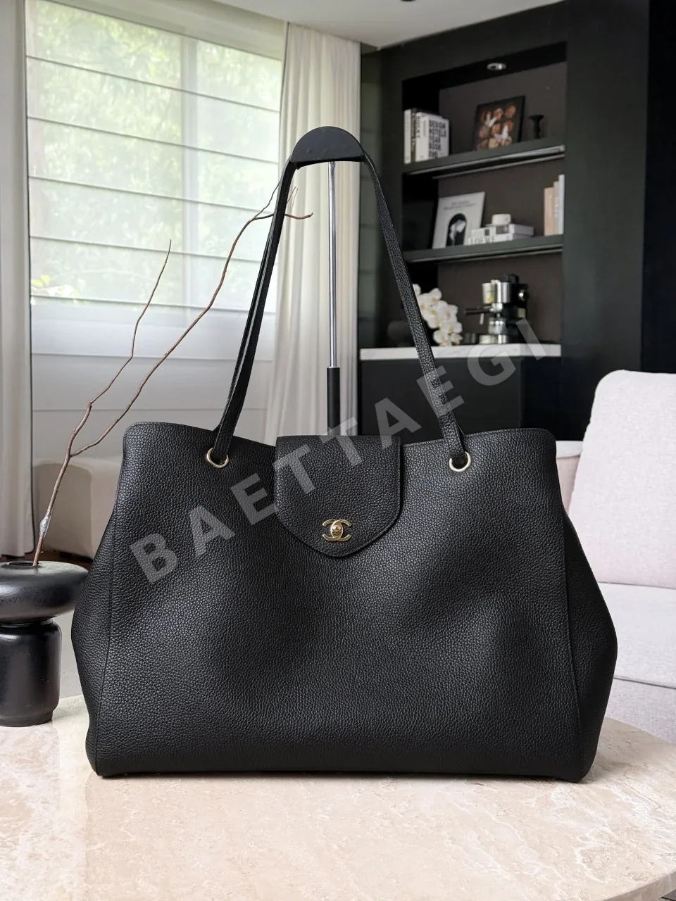 샤넬 페블드 카우하이드 올블랙 토트백 143481