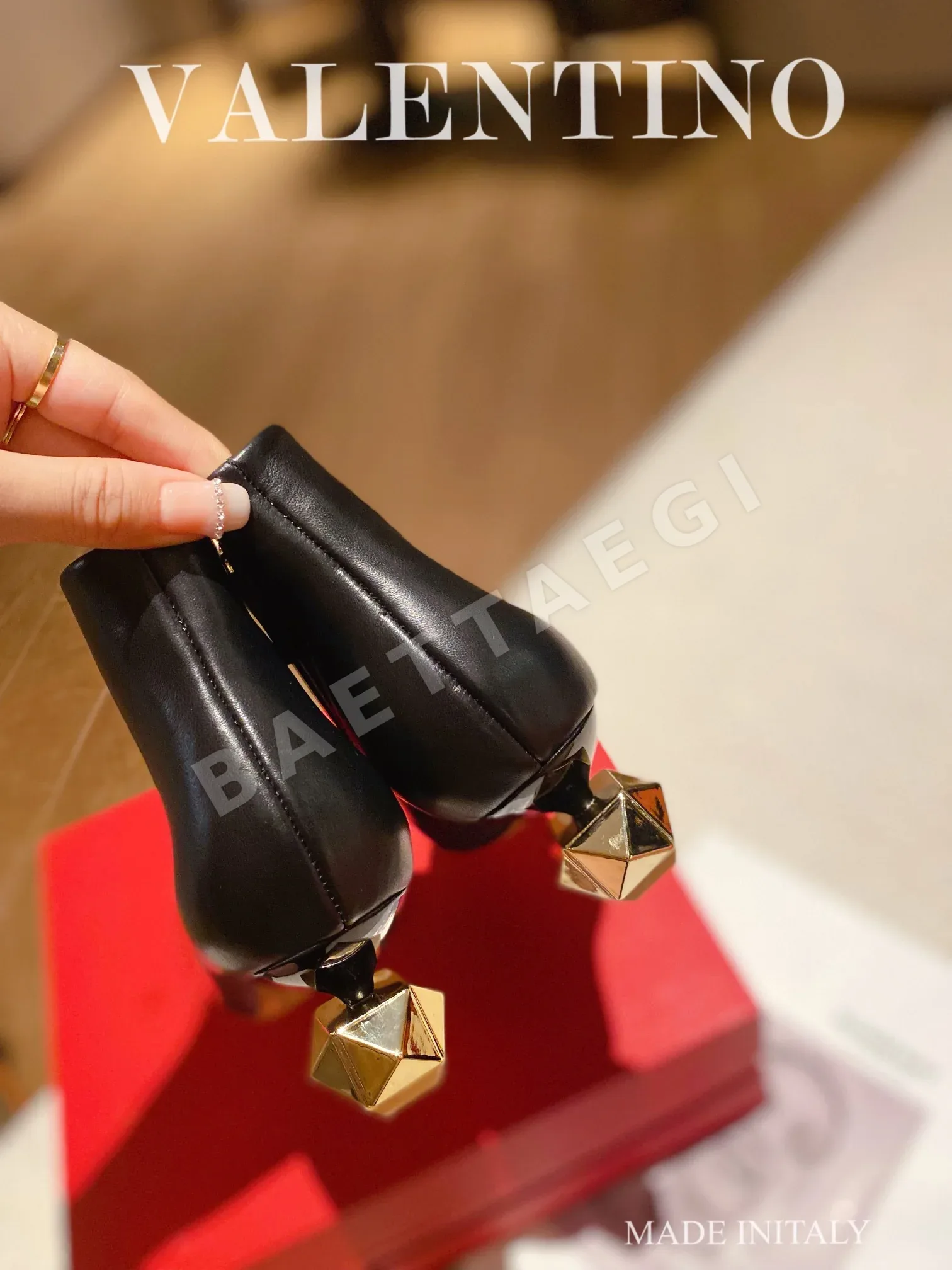 발렌티노 워렌 장식 부츠 상세 이미지 8