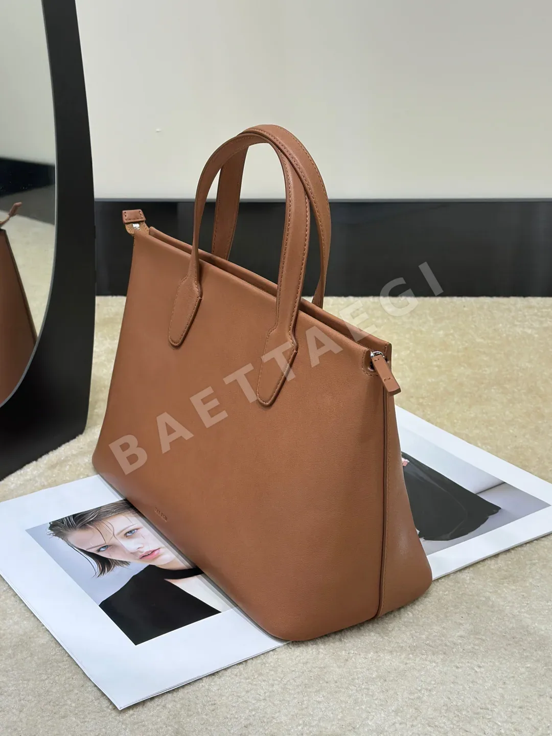 더로우 마르셀 새들 가죽 브리프케이스 가방 상세 이미지 3