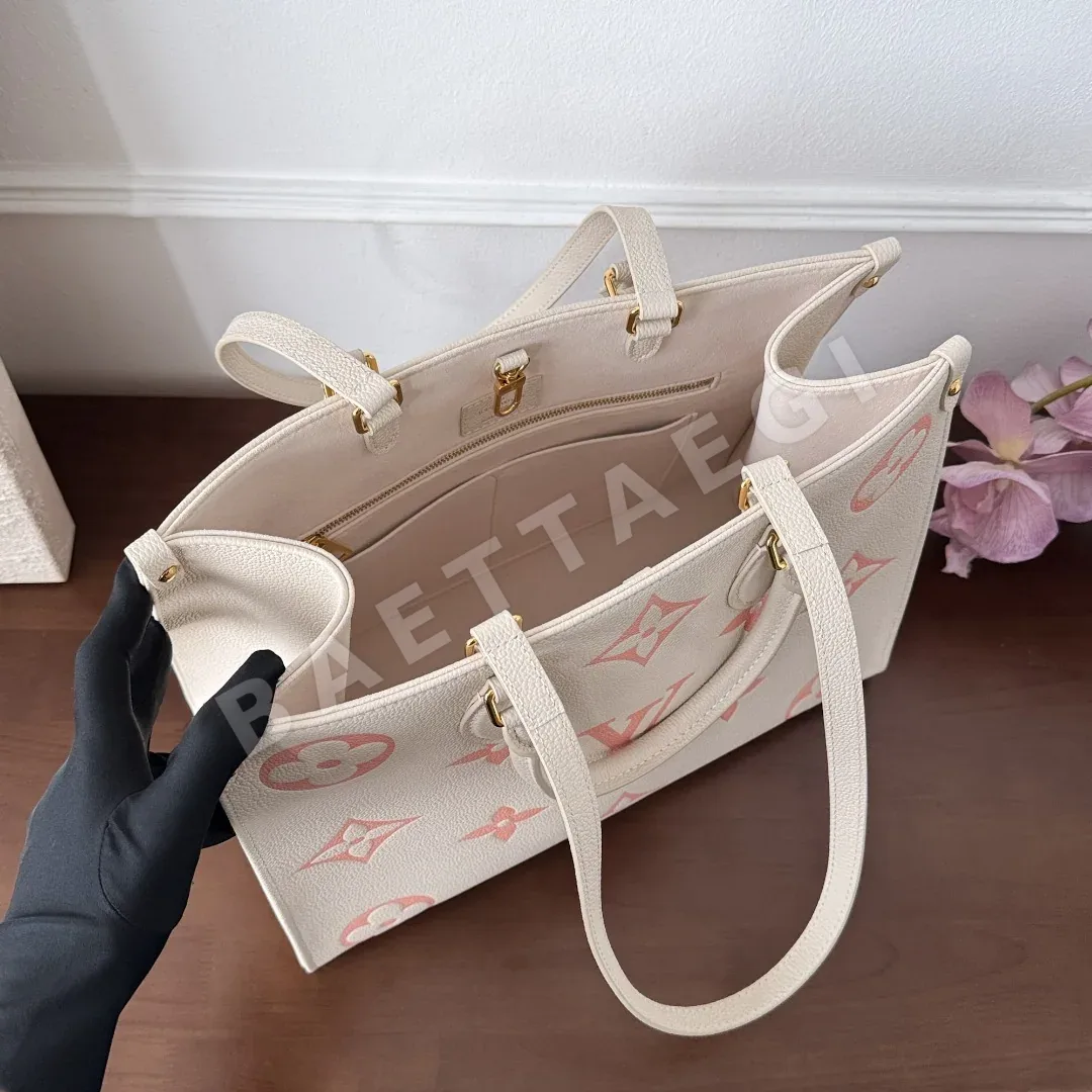 루이비통 온더고 미디엄 가방 M21575 상세 이미지 9