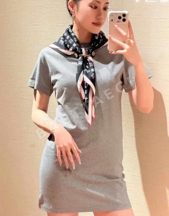 루이비통 모노그램 스카프 포인트 여성 원피스 상세 이미지 2